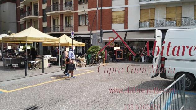 locale commerciale in affitto ad Alba