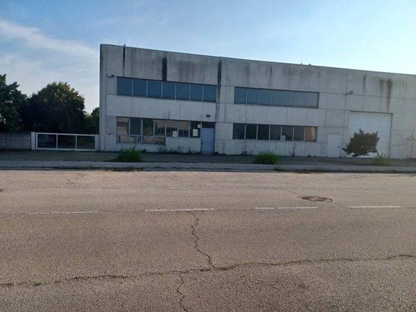 locale commerciale in affitto ad Alba in zona Mussotto