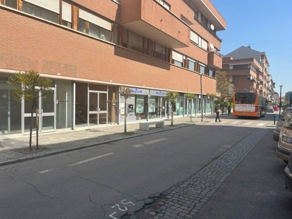 locale commerciale in affitto ad Alba