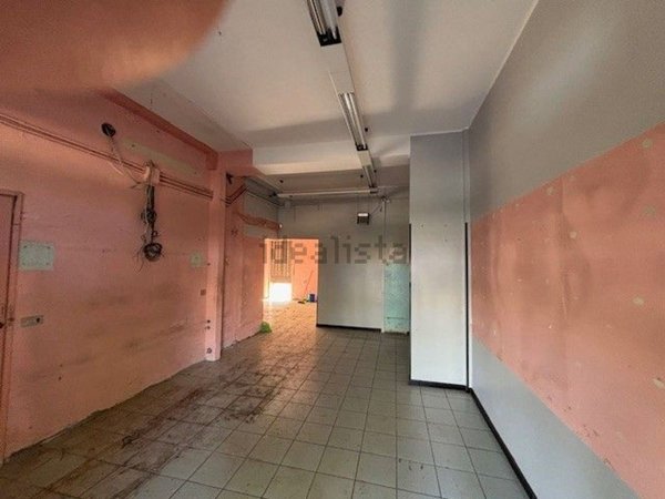 locale commerciale in affitto ad Alba
