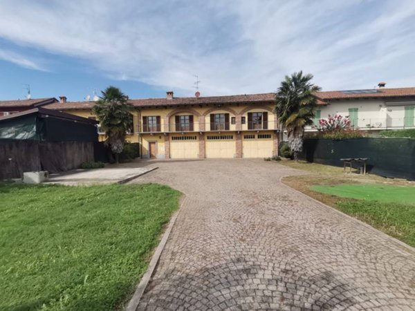 casa indipendente in affitto ad Alba