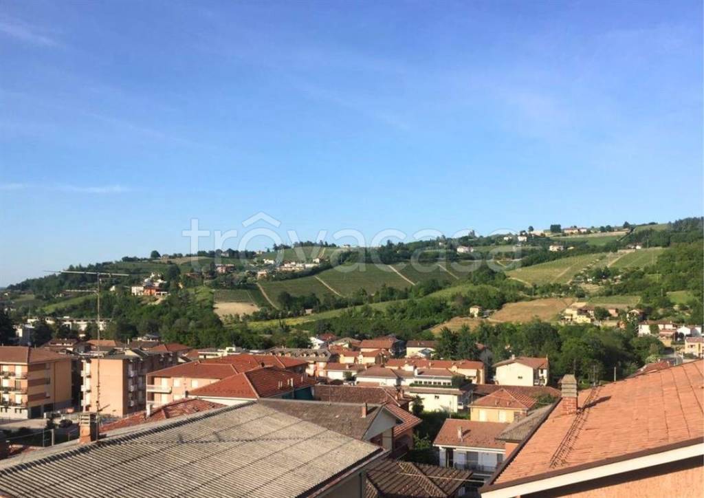 casa indipendente in affitto ad Alba
