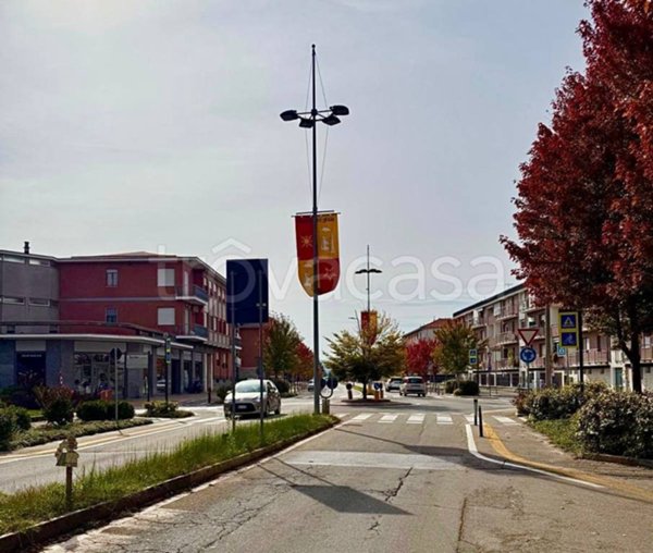 negozio in affitto ad Alba