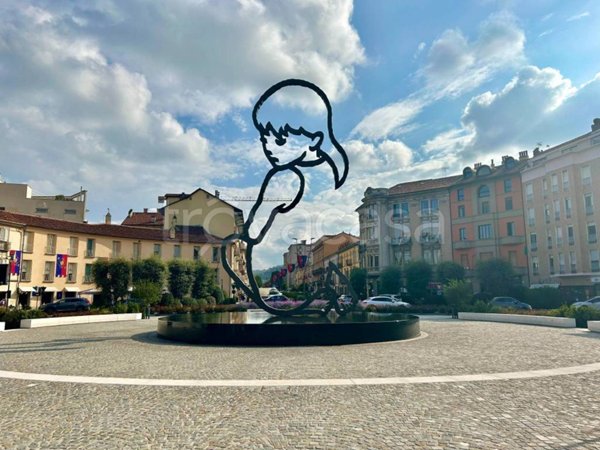 negozio in affitto ad Alba