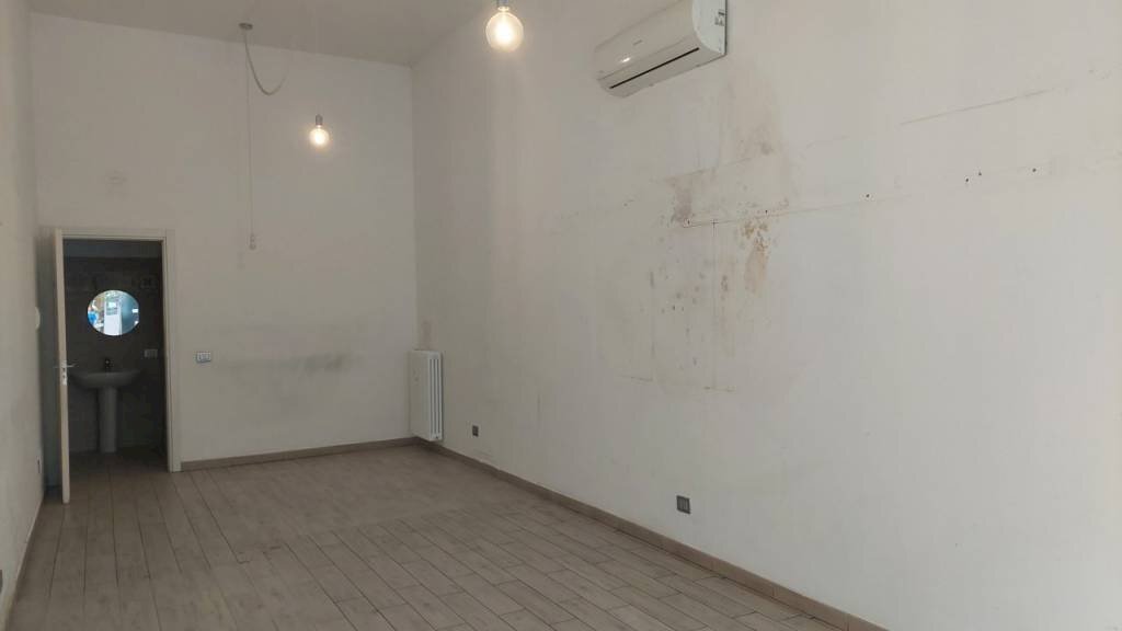 locale commerciale in affitto ad Alba