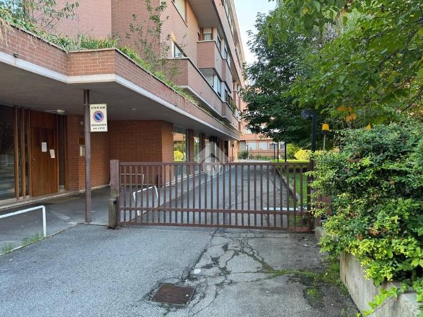 locale commerciale in affitto ad Alba