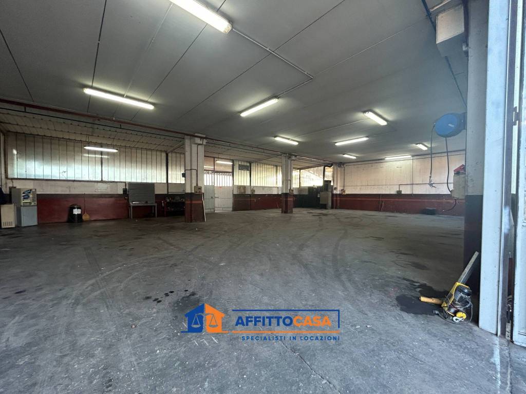 locale commerciale in affitto ad Alba