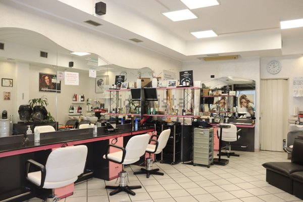 negozio in affitto ad Alba