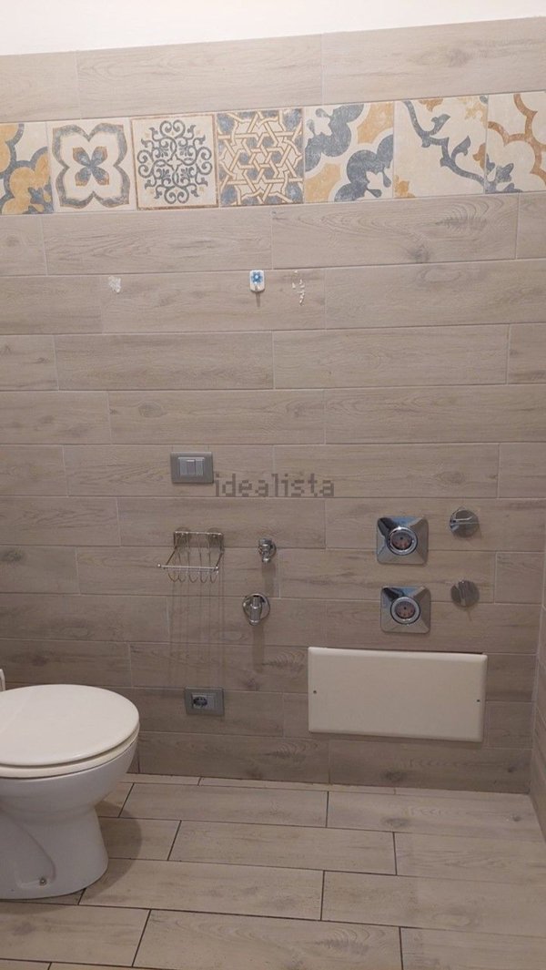 locale commerciale in affitto ad Alba