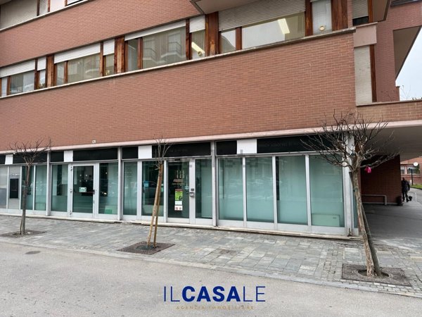 locale commerciale in affitto ad Alba