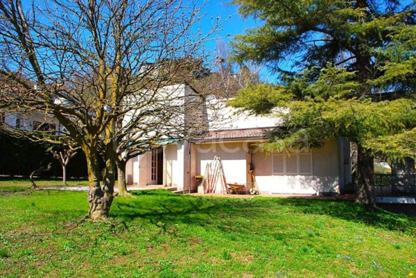 casa indipendente in affitto ad Alba