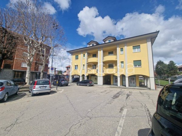 negozio in affitto ad Alba