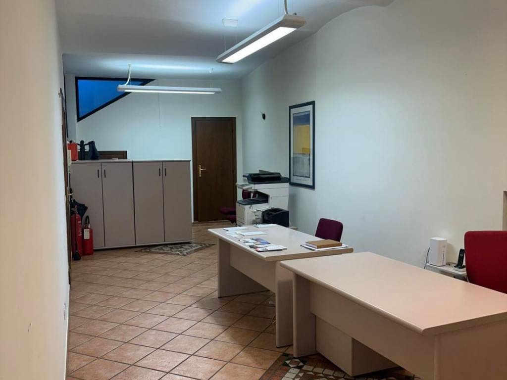 ufficio in affitto ad Alba