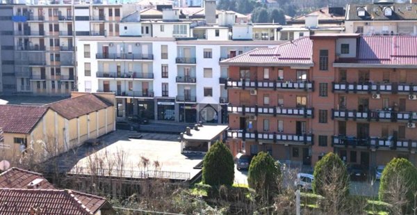 negozio in affitto ad Alba