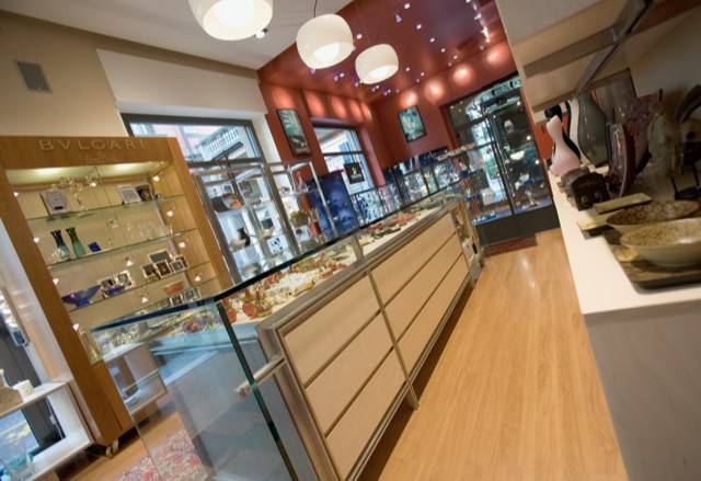 negozio in affitto ad Alba