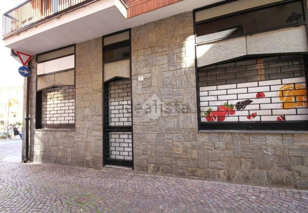 negozio in affitto ad Alba