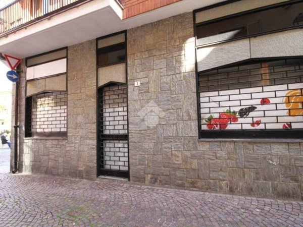 negozio in affitto ad Alba