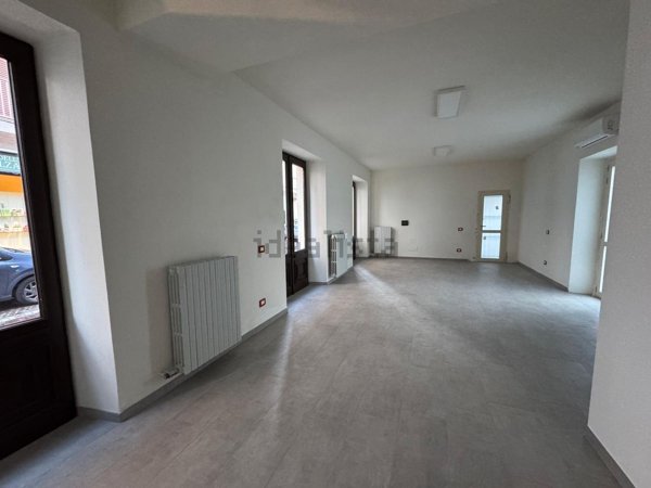 negozio in affitto ad Alba