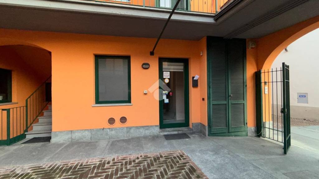 negozio in affitto ad Alba