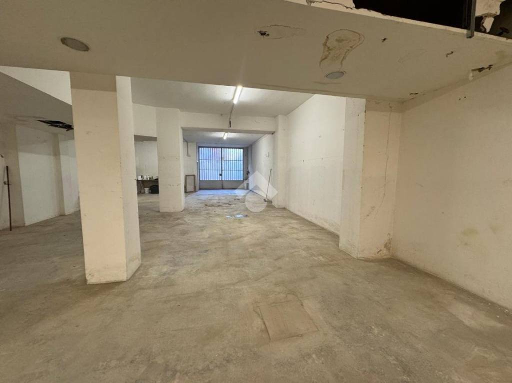 locale di sgombero in affitto ad Alba