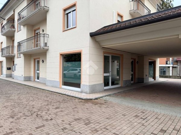 negozio in affitto ad Alba in zona Mussotto