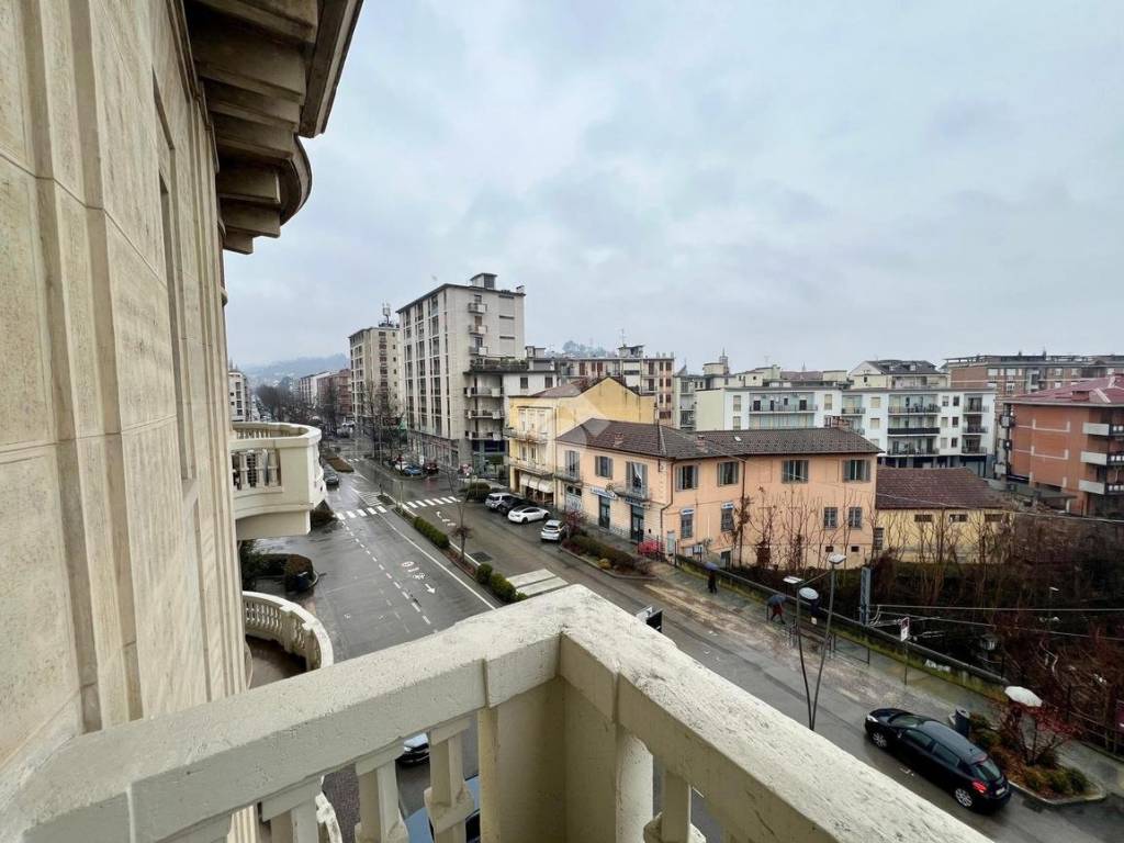 negozio in affitto ad Alba