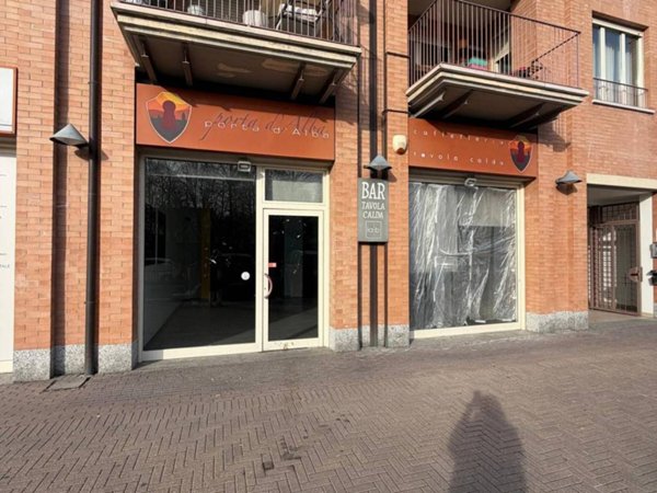 negozio in affitto ad Alba