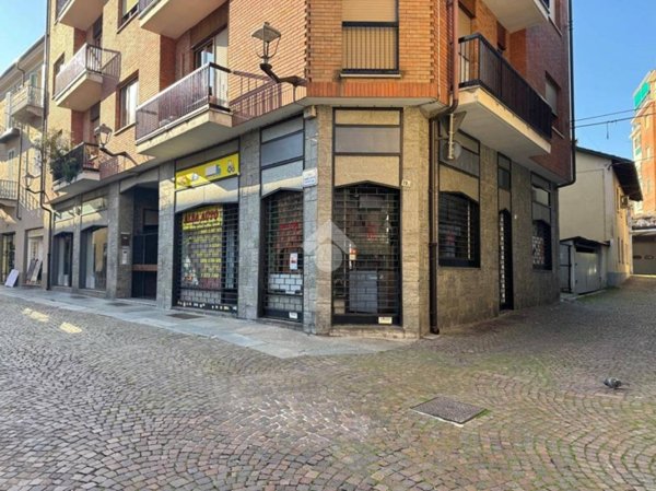 negozio in affitto ad Alba