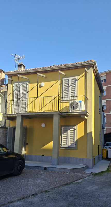 casa indipendente in affitto ad Alba