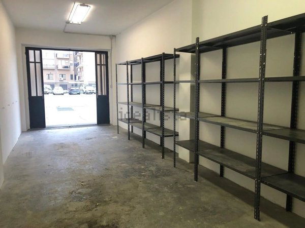 locale commerciale in affitto ad Alba