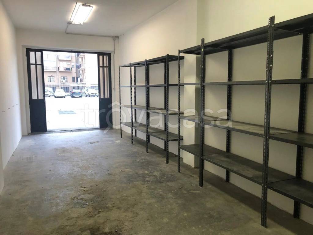 locale commerciale in affitto ad Alba