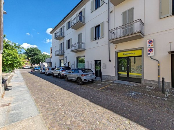 locale commerciale in affitto ad Alba