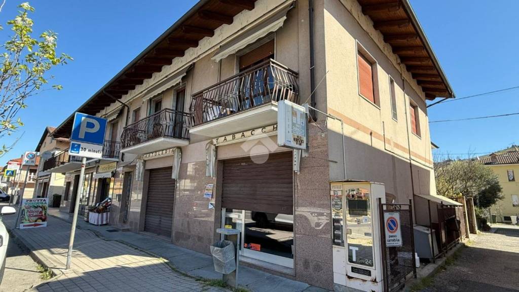 negozio in affitto ad Alba