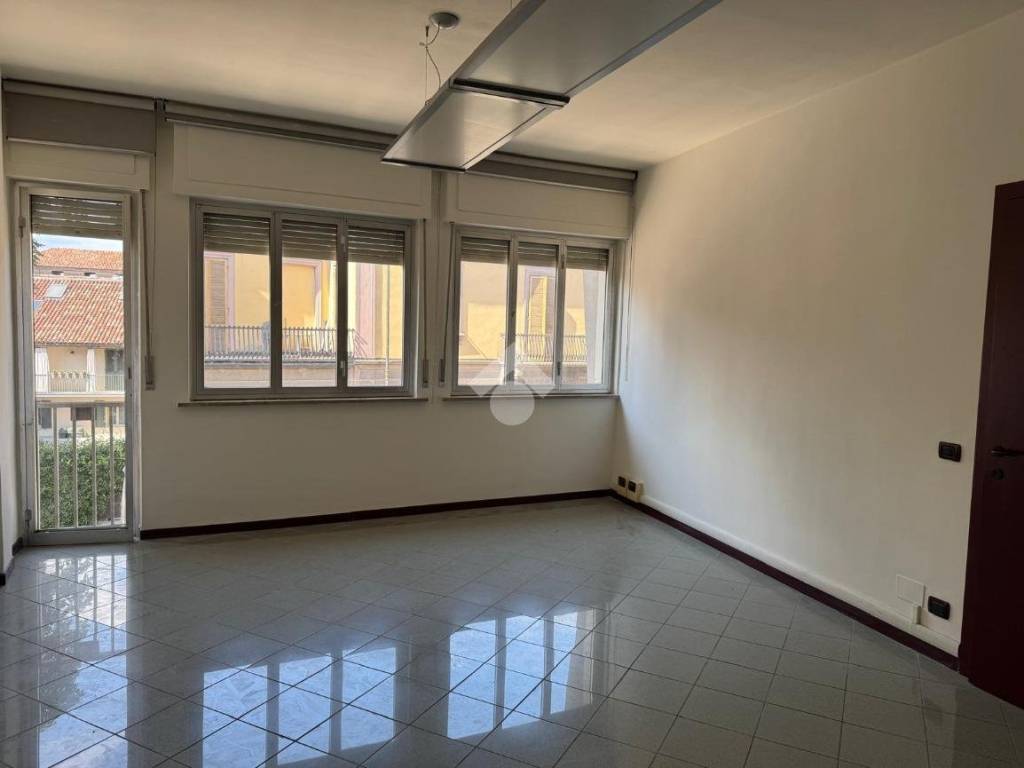 ufficio in affitto ad Alba