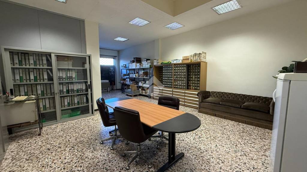 negozio in affitto ad Alba