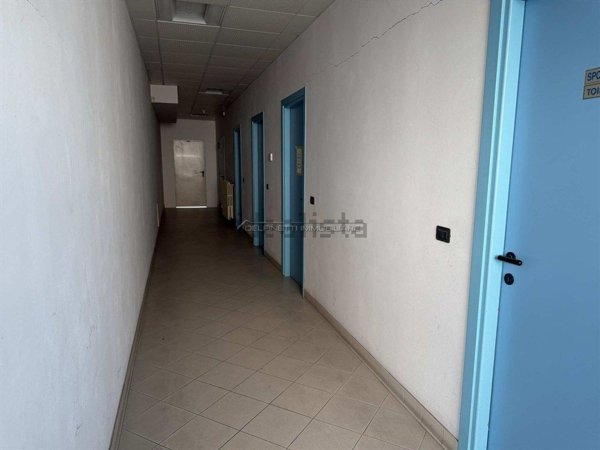 locale di sgombero in affitto ad Alba