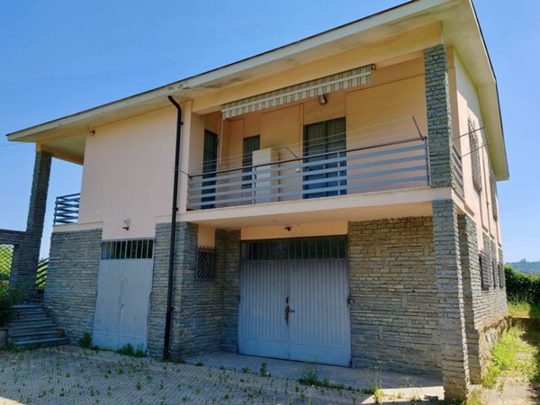 casa indipendente in affitto ad Alba