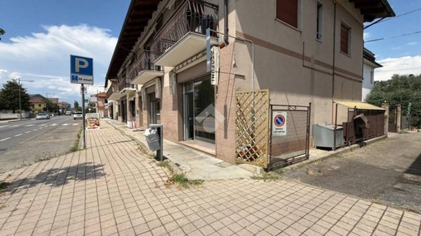 negozio in affitto ad Alba