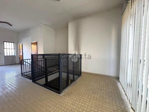 locale commerciale in affitto ad Alba