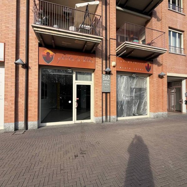 negozio in affitto ad Alba