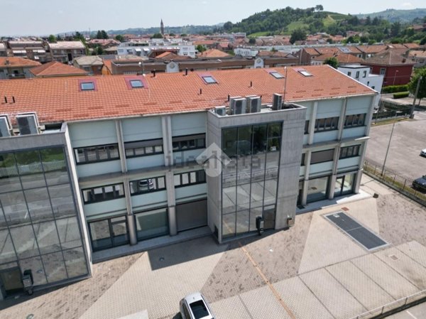 ufficio in affitto ad Alba