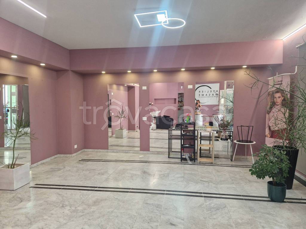 negozio in affitto ad Alba