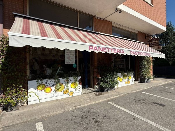 locale commerciale in affitto ad Alba