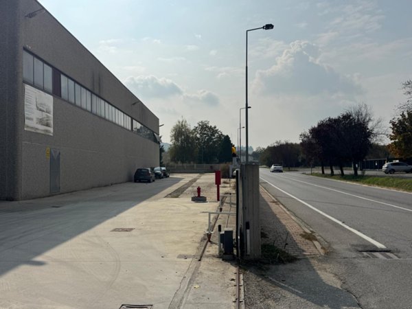 locale commerciale in affitto ad Alba