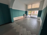 locale commerciale in affitto ad Alba
