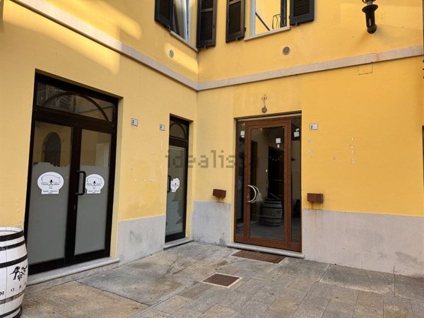locale commerciale in affitto ad Alba