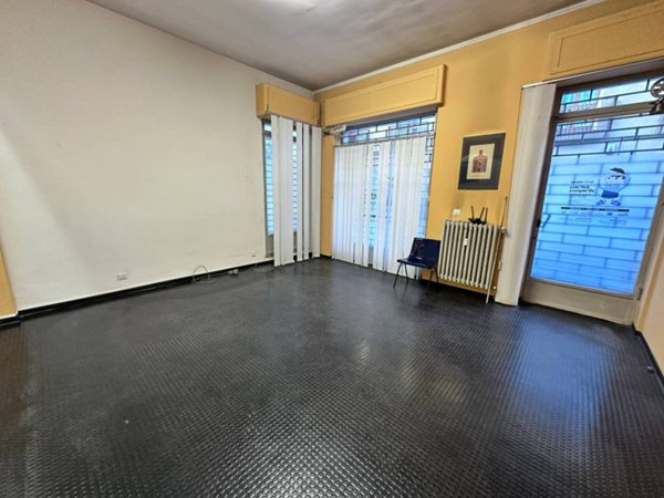 negozio in affitto ad Alba