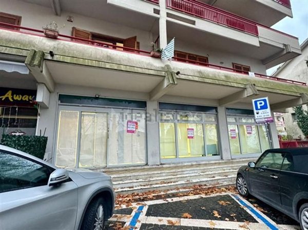 locale commerciale in affitto a Mercogliano