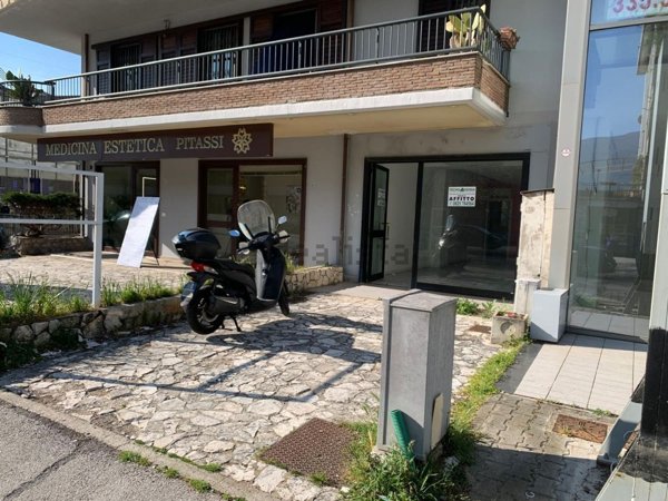 locale commerciale in affitto a Mercogliano