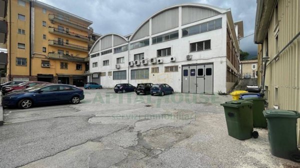 locale commerciale in affitto a Mercogliano